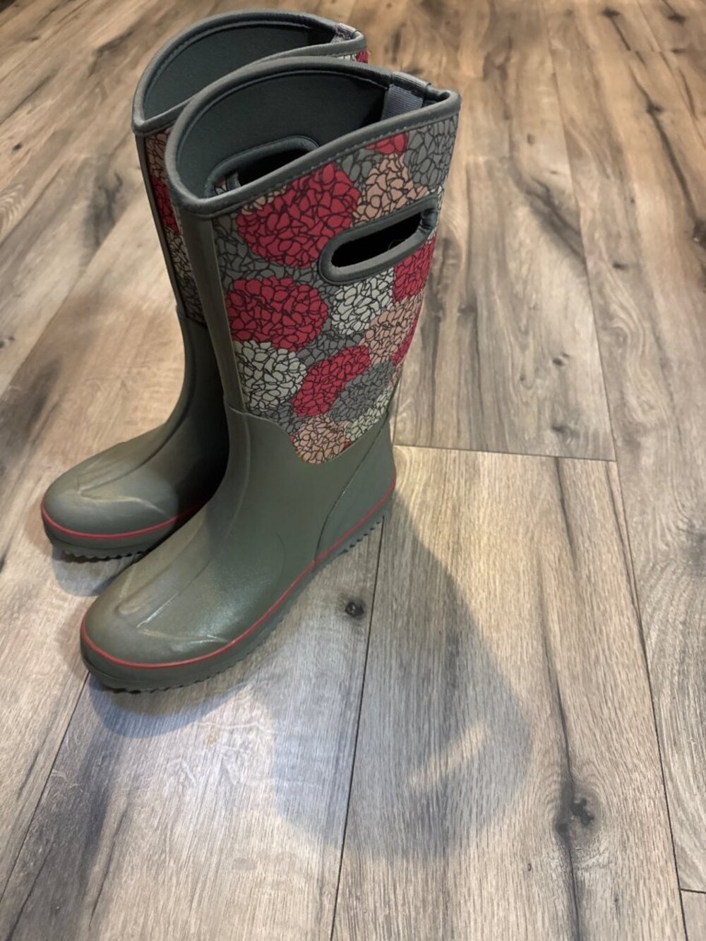 Womens Green & Floral Print Waterproof Rain Boots Size 7 With Rubber Soles And P